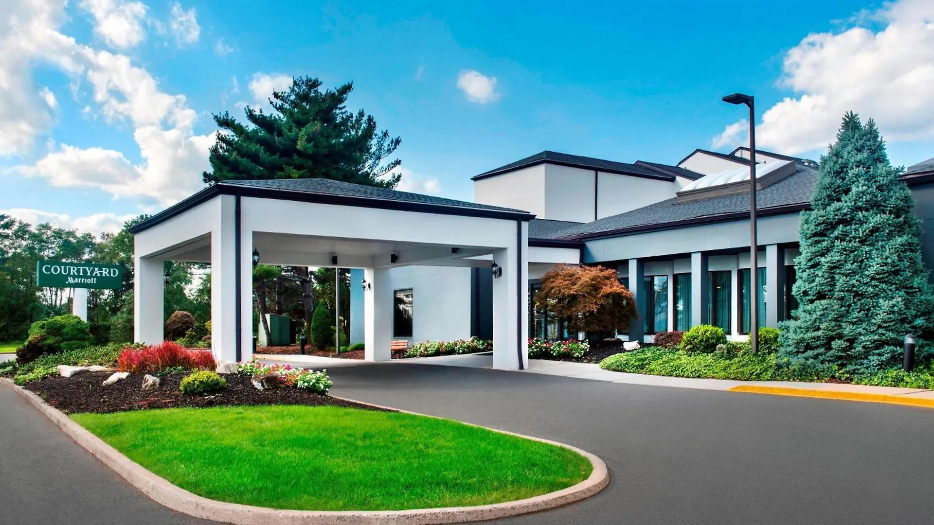 ***  Hotel Courtyard Newark Liberty International Airport USA