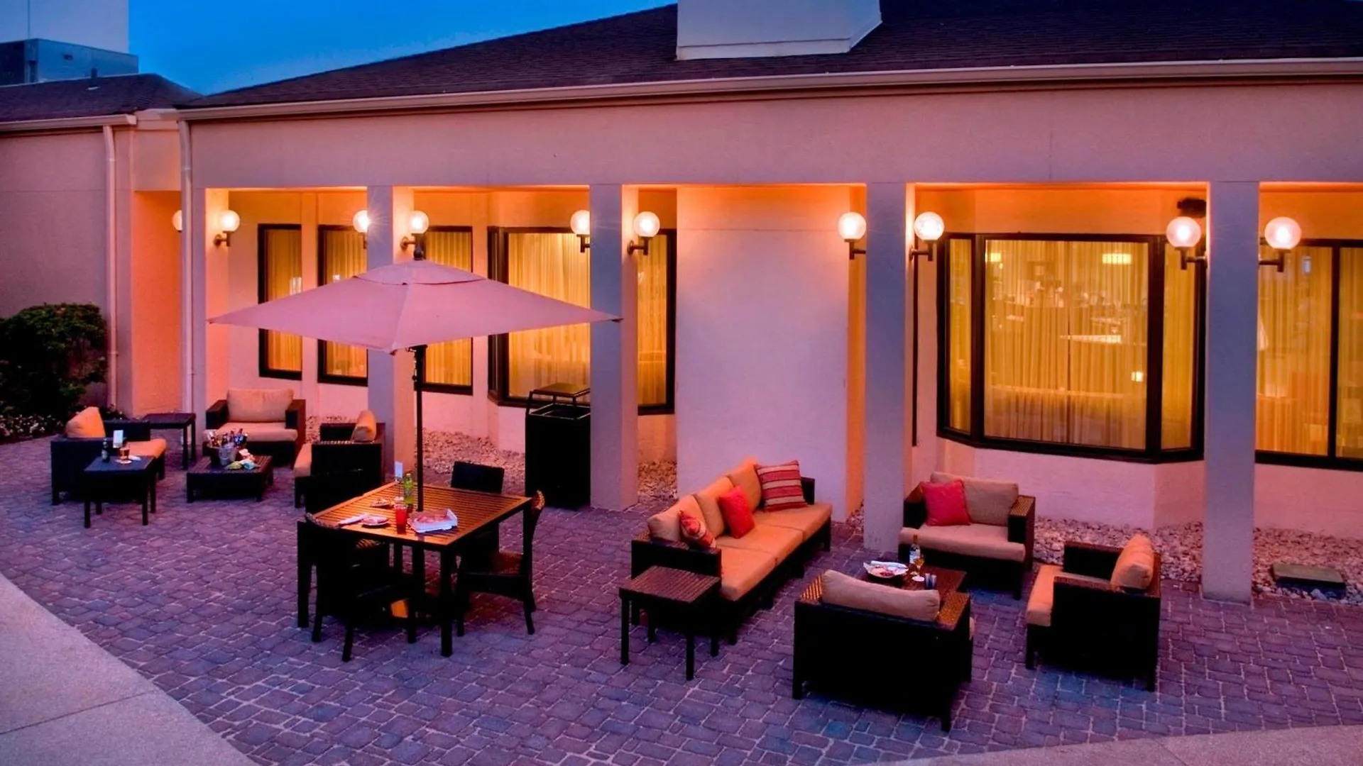 Courtyard Newark Liberty International Airport Hotel