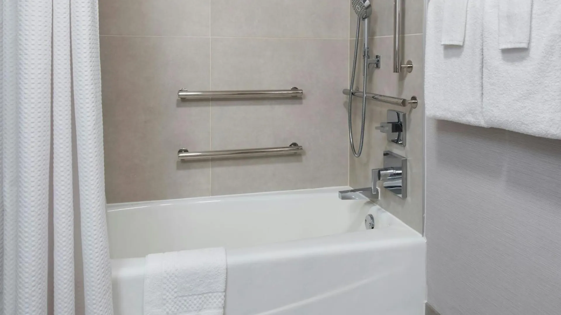 ***  Courtyard Newark Liberty International Airport Hotel United States